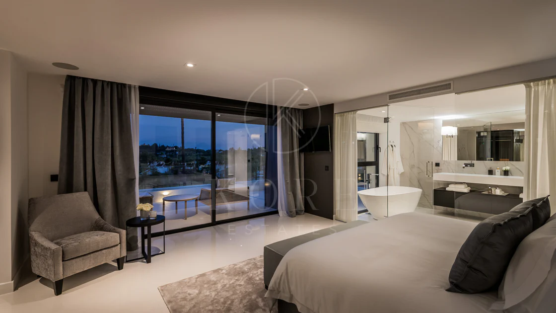 Exceptional villa front line to Los Naranjos Golf