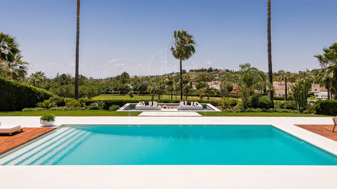 Exceptional villa front line to Los Naranjos Golf