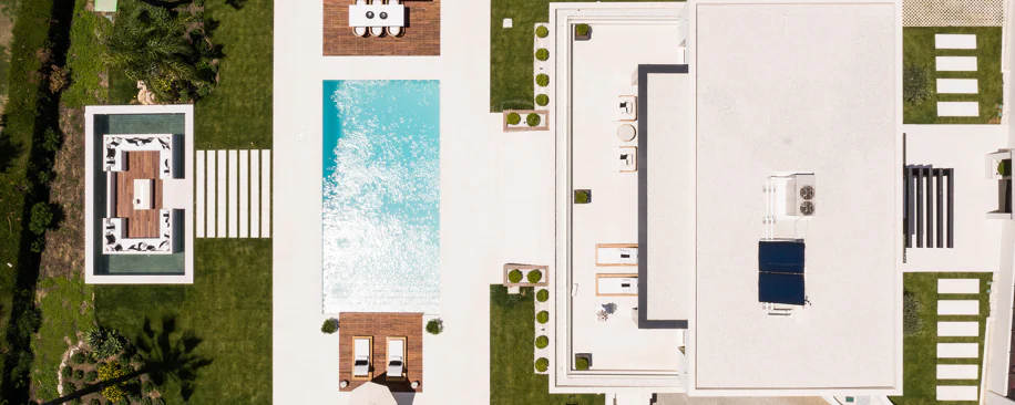 Exceptional villa front line to Los Naranjos Golf