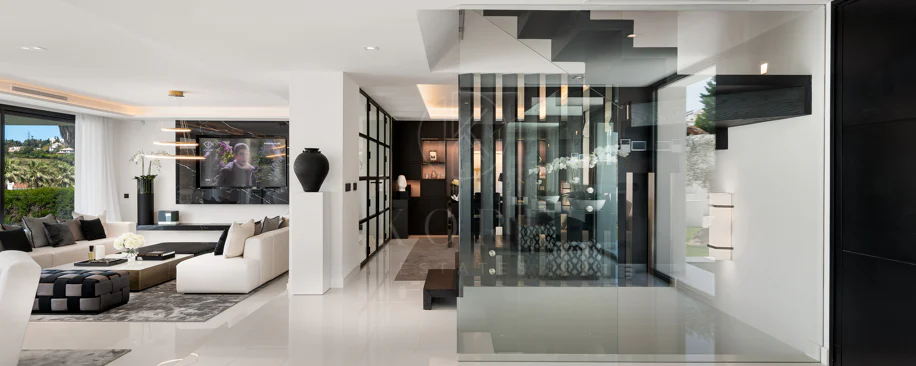 Exceptional villa front line to Los Naranjos Golf