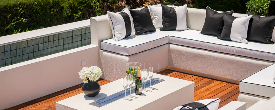Exceptional villa front line to Los Naranjos Golf