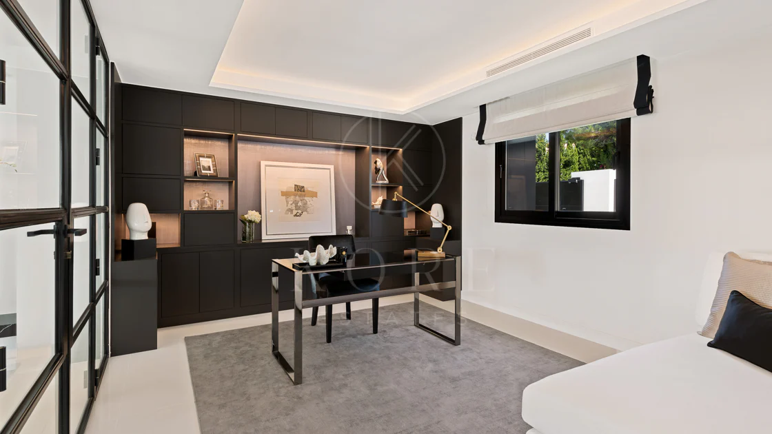 Exceptional villa front line to Los Naranjos Golf