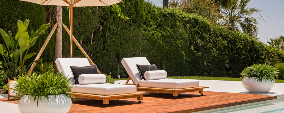 Exceptional villa front line to Los Naranjos Golf