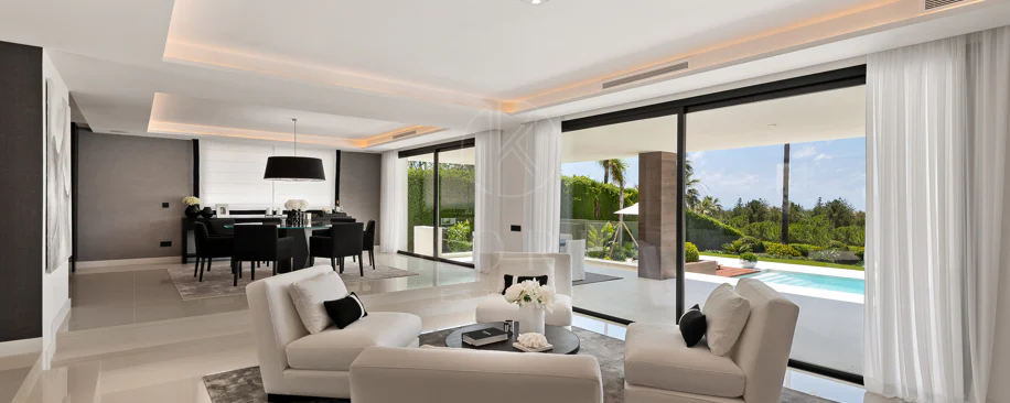 Exceptional villa front line to Los Naranjos Golf