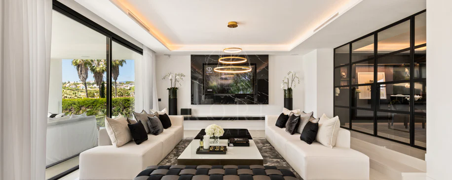 Exceptional villa front line to Los Naranjos Golf