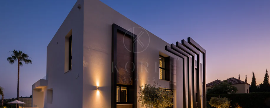 Exceptional villa front line to Los Naranjos Golf