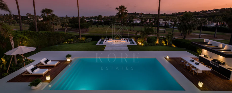 Exceptional villa front line to Los Naranjos Golf