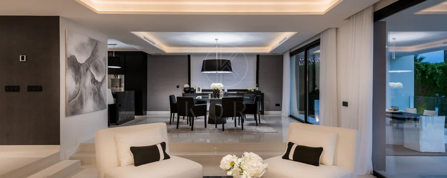 Exceptional villa front line to Los Naranjos Golf