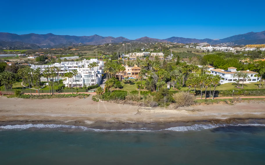 Villa en venta en Hacienda Beach, Estepona Este