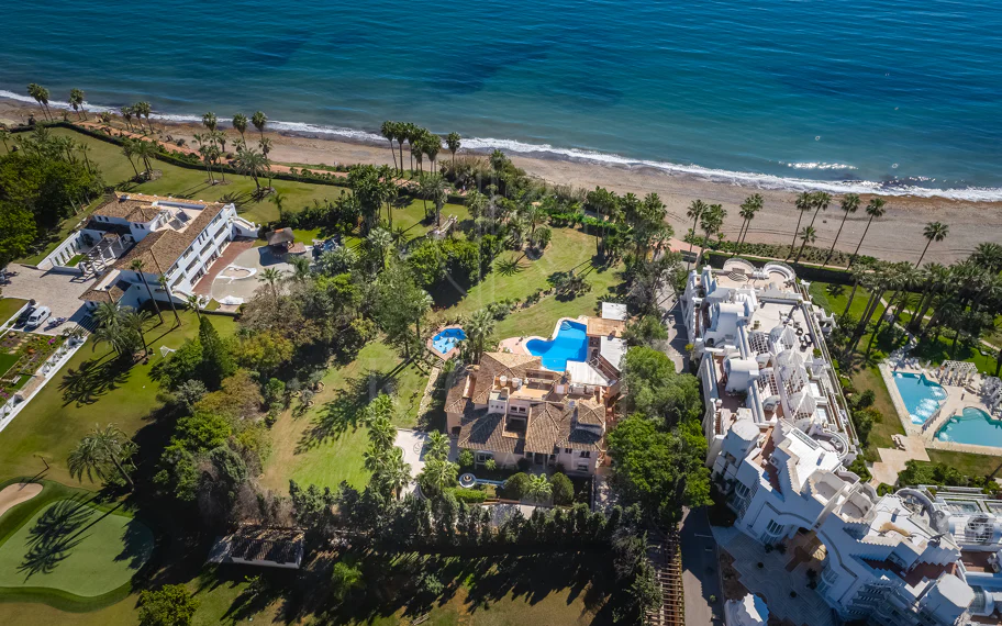 Villa en venta en Hacienda Beach, Estepona Este