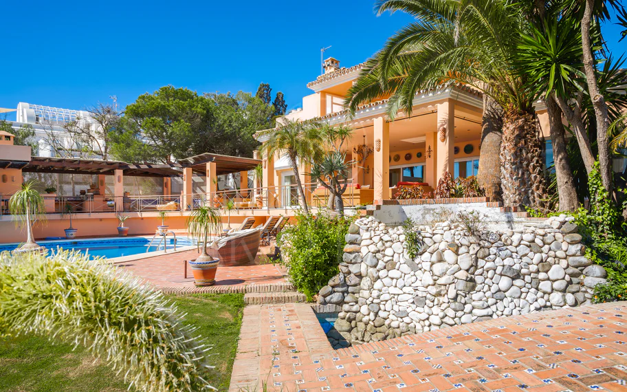Villa en venta en Hacienda Beach, Estepona Este