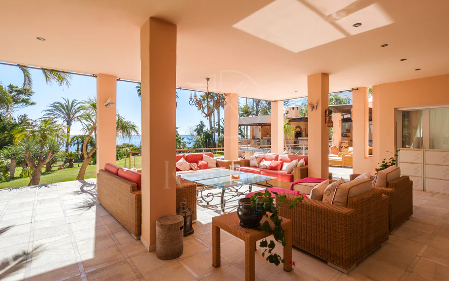 Villa en venta en Hacienda Beach, Estepona Este