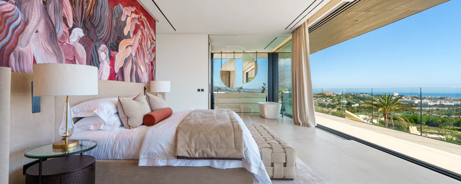 Villa for sale in El Herrojo, Benahavis