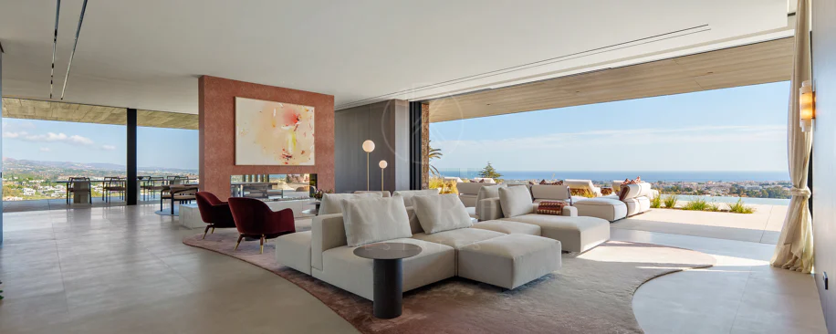 Villa for sale in El Herrojo, Benahavis