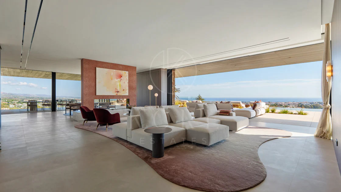 Villa for sale in El Herrojo, Benahavis