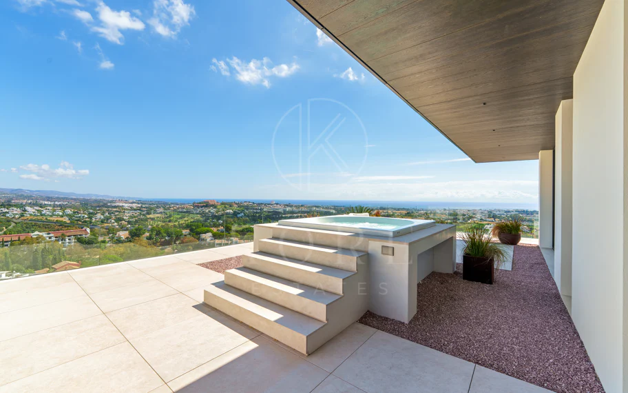 Villa en venta en El Herrojo, Benahavis