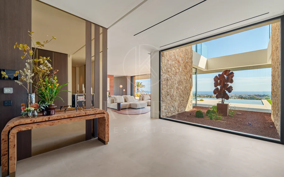 Villa en venta en El Herrojo, Benahavis
