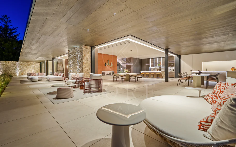 Villa en venta en El Herrojo, Benahavis