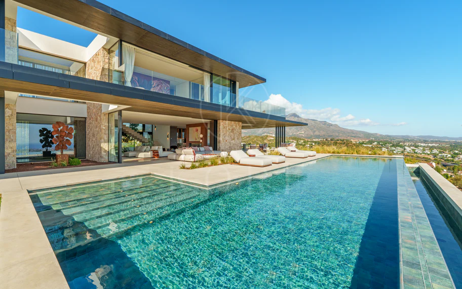 Villa en venta en El Herrojo, Benahavis