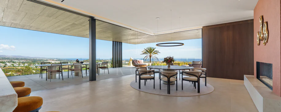 Villa for sale in El Herrojo, Benahavis
