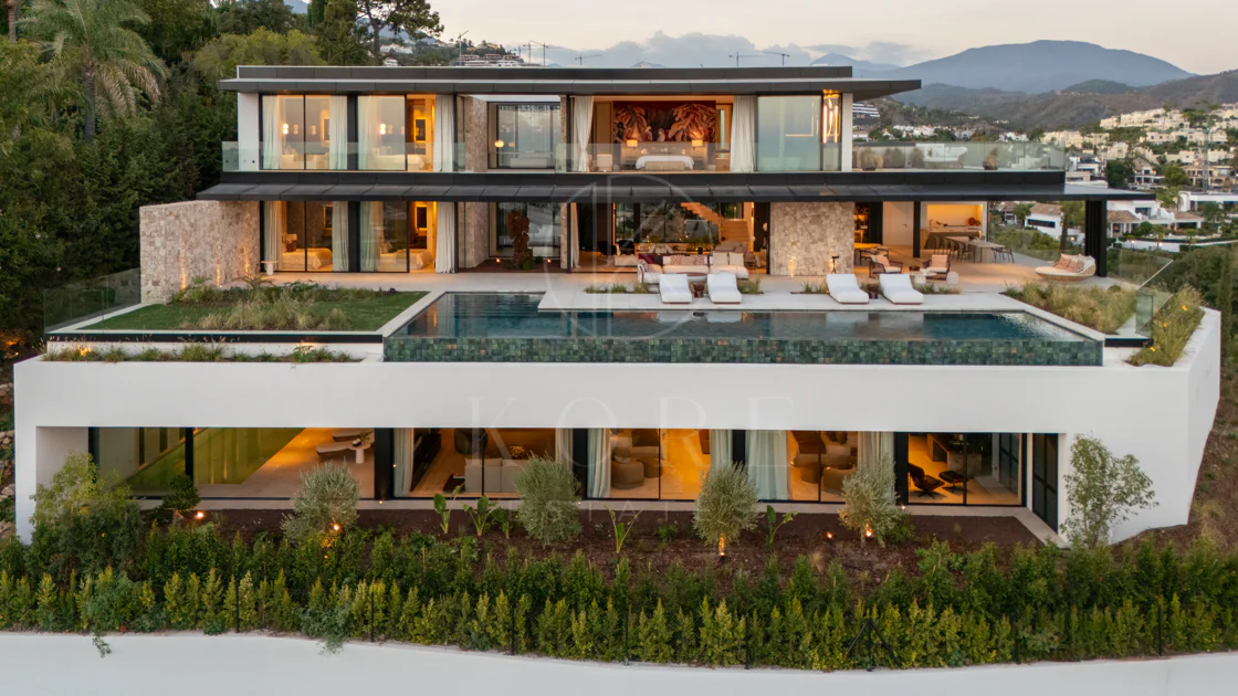 Villa for sale in El Herrojo, Benahavis