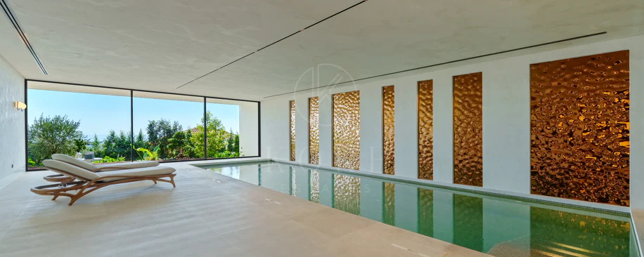Villa for sale in El Herrojo, Benahavis