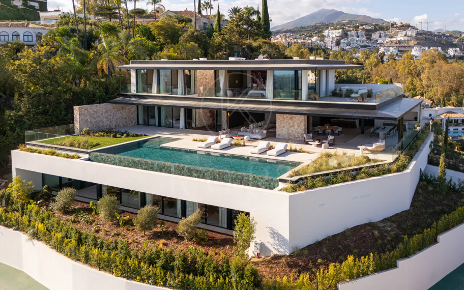 Villa en venta en El Herrojo, Benahavis