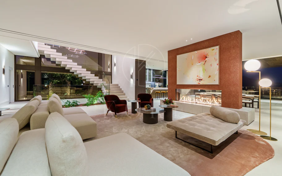Villa en venta en El Herrojo, Benahavis