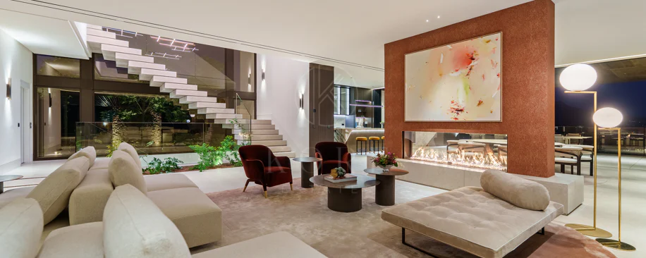 Villa for sale in El Herrojo, Benahavis