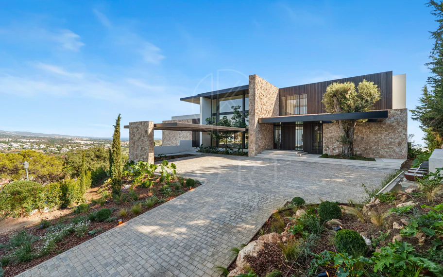 Villa en venta en El Herrojo, Benahavis