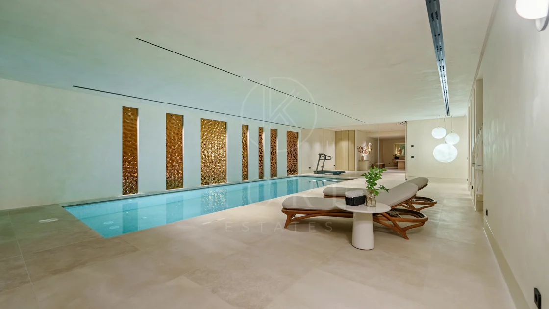 Villa for sale in El Herrojo, Benahavis