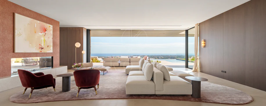 Villa for sale in El Herrojo, Benahavis