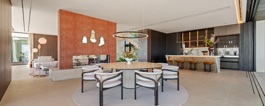 Villa for sale in El Herrojo, Benahavis