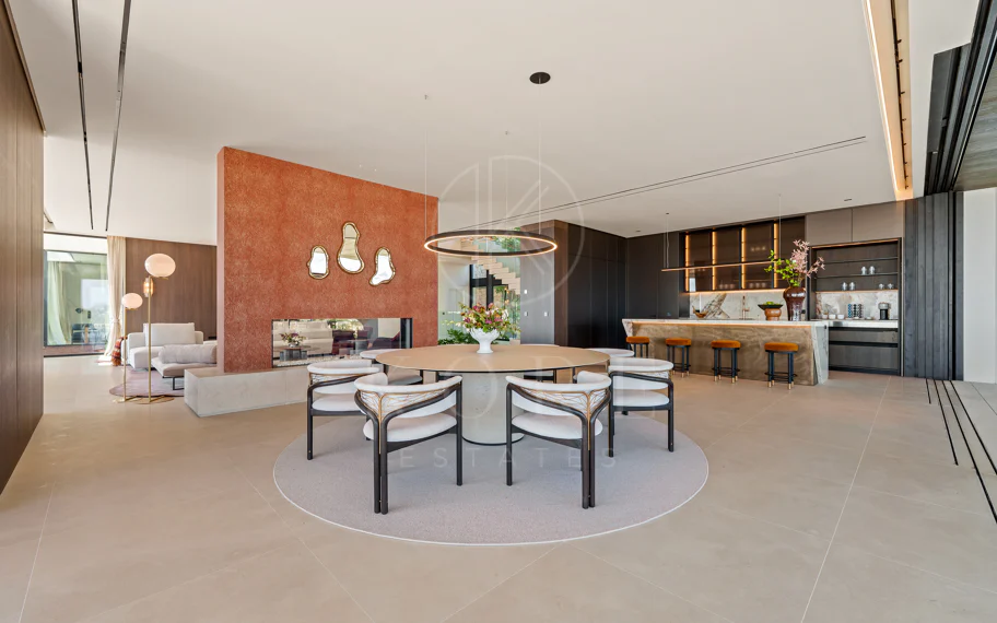 Villa en venta en El Herrojo, Benahavis