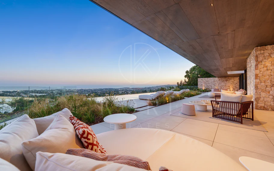 Villa en venta en El Herrojo, Benahavis