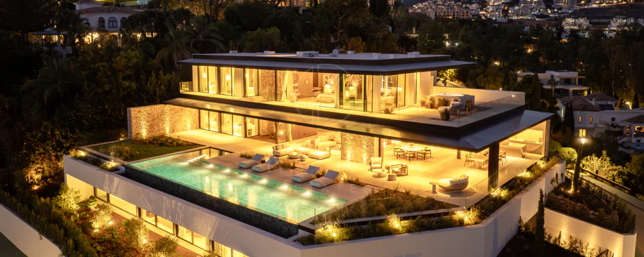 Villa for sale in El Herrojo, Benahavis