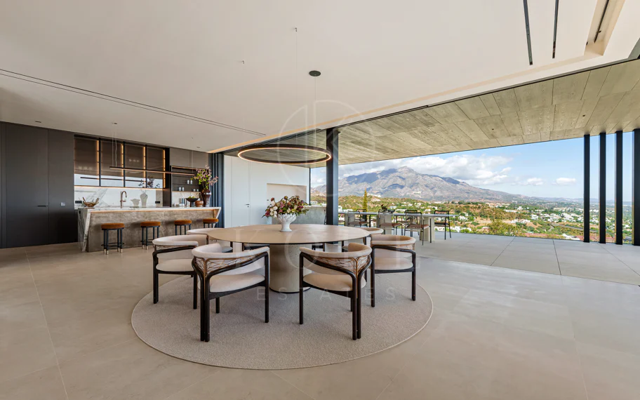Villa en venta en El Herrojo, Benahavis