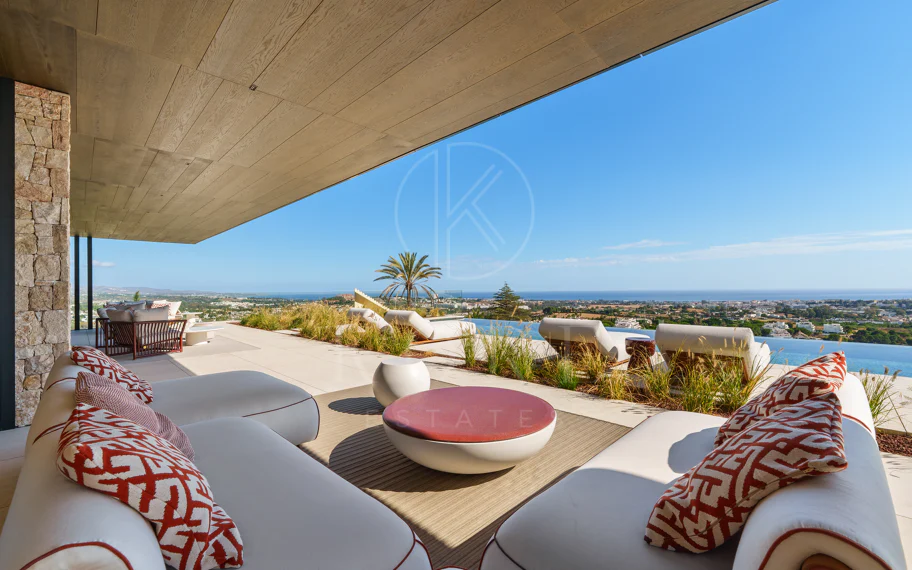 Villa en venta en El Herrojo, Benahavis