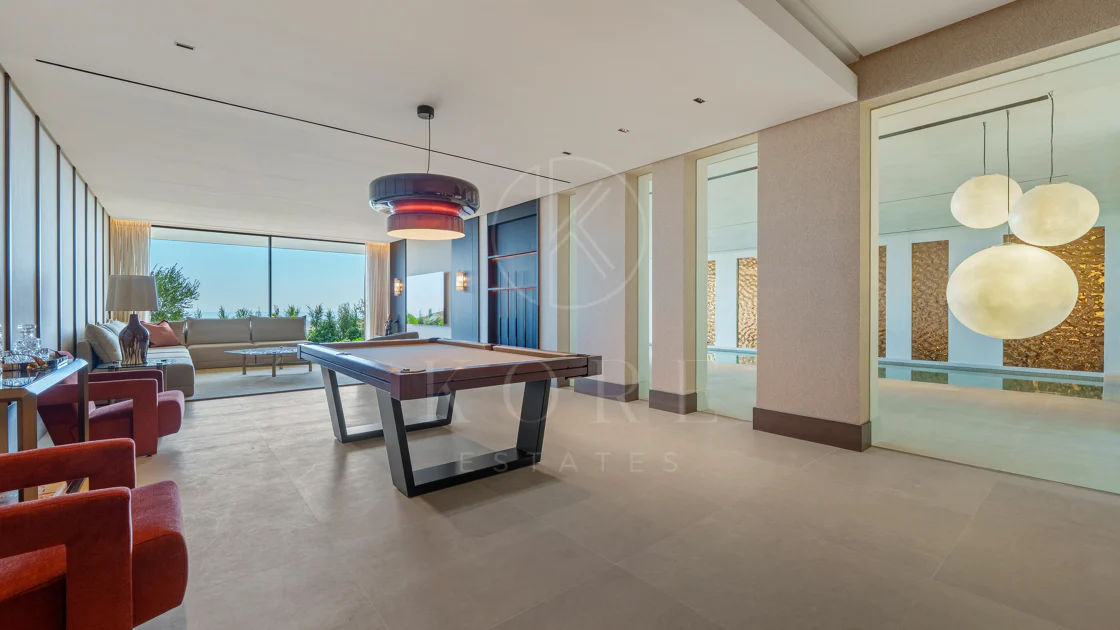 Villa for sale in El Herrojo, Benahavis