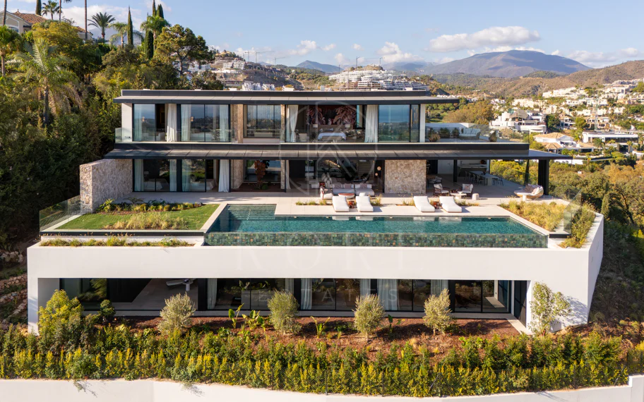 Villa en venta en El Herrojo, Benahavis