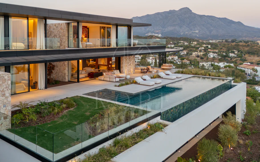 Villa en venta en El Herrojo, Benahavis