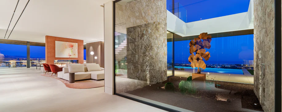 Villa for sale in El Herrojo, Benahavis