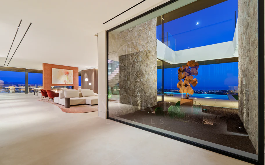 Villa en venta en El Herrojo, Benahavis