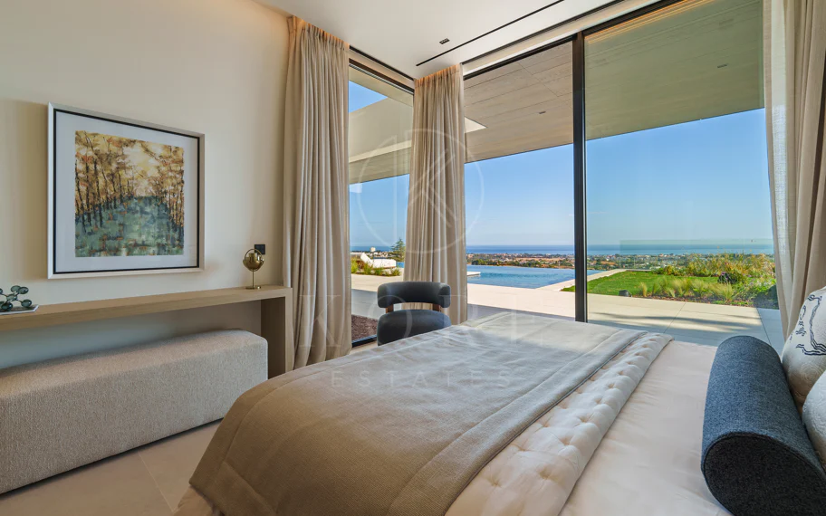 Villa en venta en El Herrojo, Benahavis