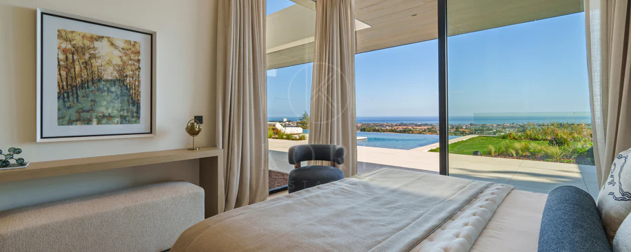 Villa for sale in El Herrojo, Benahavis