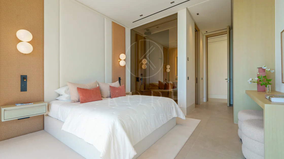 Villa for sale in El Herrojo, Benahavis