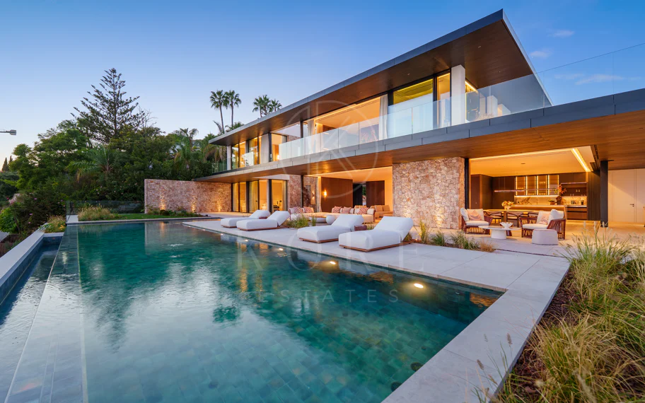 Villa en venta en El Herrojo, Benahavis