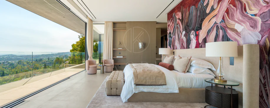 Villa for sale in El Herrojo, Benahavis