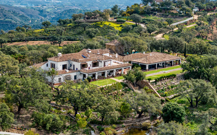 Espectacular finca con vistas al mar en La Mairena