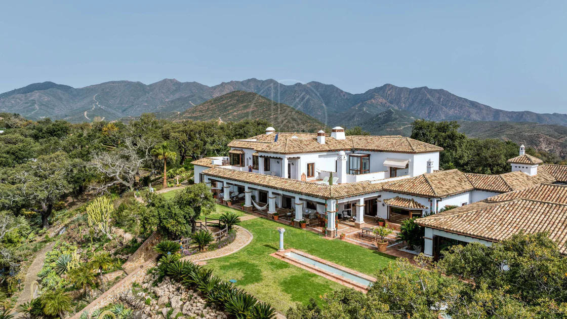 Espectacular finca con vistas al mar en La Mairena